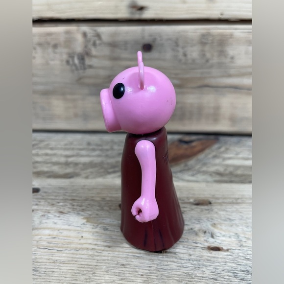 Roblox Piggy Action Figure 4” Red Dress Girl Pink Pig Series 1 Video Game Toy - Picture 4 of 6